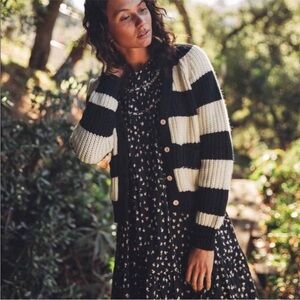 Trovata Abigail Short Dress Black Shrooms Print Size Large Long Sleeve EUC